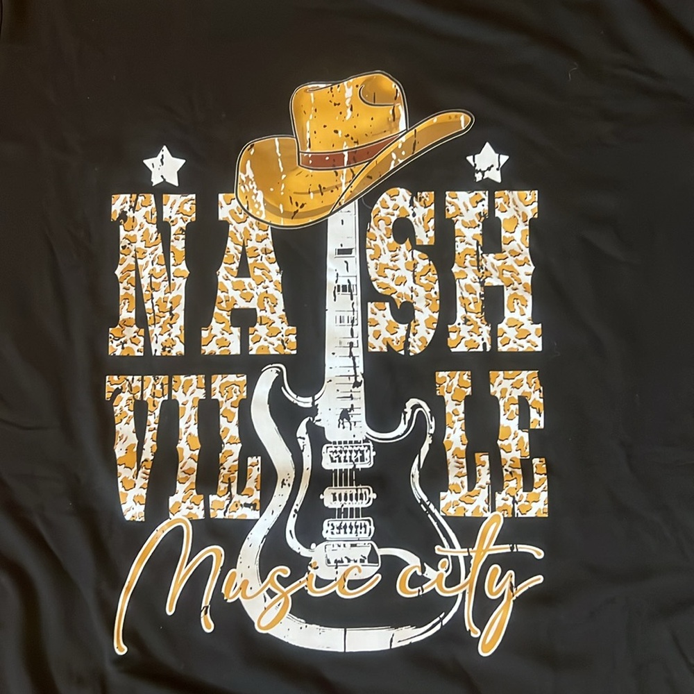 Nashville tee. Size medium